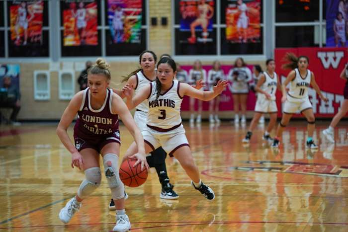 mathis-london-girls-basketball-playoffs00099